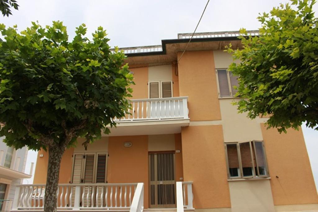 Terrazza Sul Mare Bed and Breakfast Fano Exteriör bild